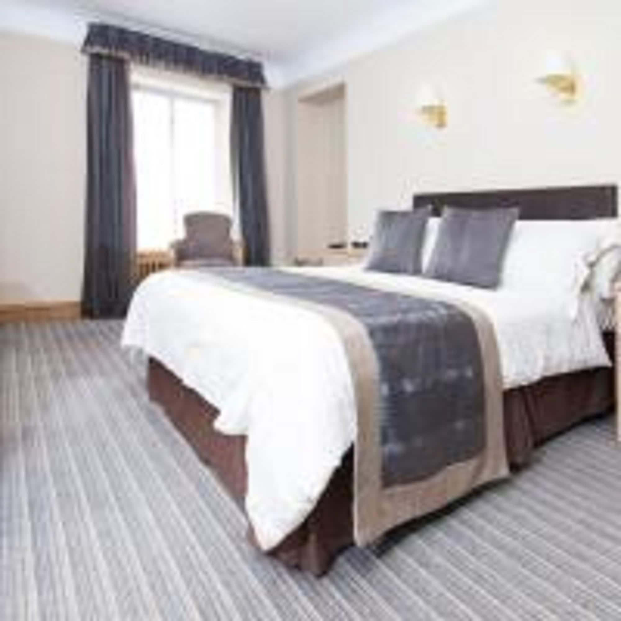 Burnett Arms Hotel Банхорі Екстер'єр фото