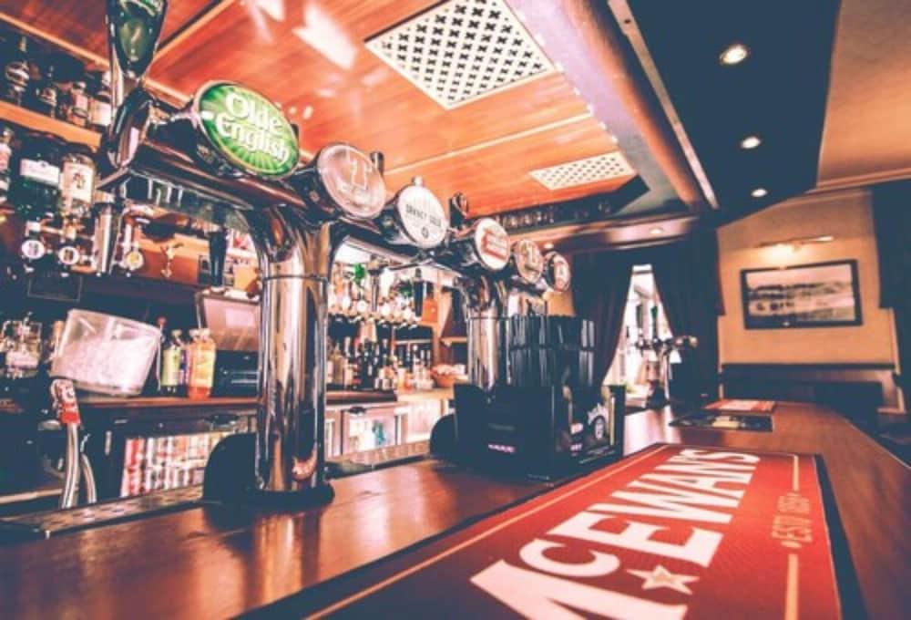 Burnett Arms Hotel Банхорі Екстер'єр фото