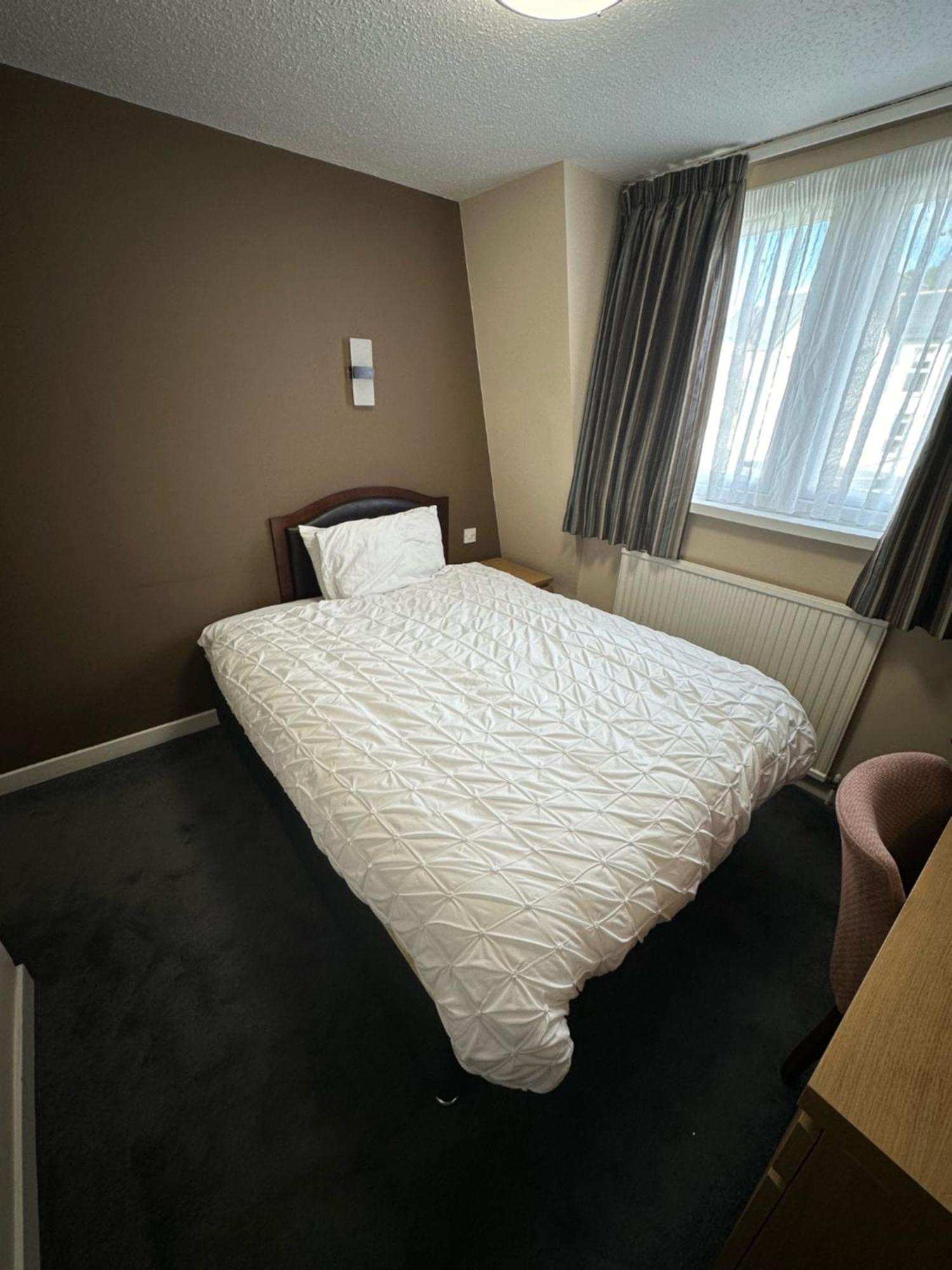 Burnett Arms Hotel Банхорі Екстер'єр фото